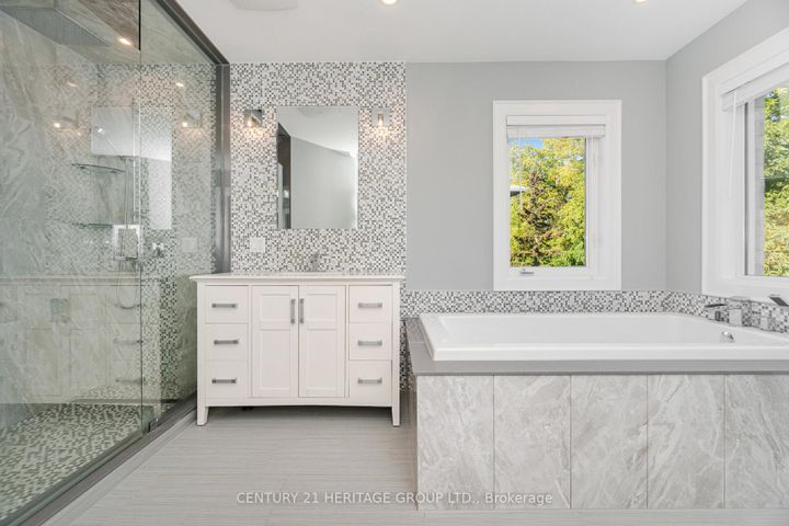 Photo 22 at 6 Vitlor Drive, Oak Ridges, Richmond Hill