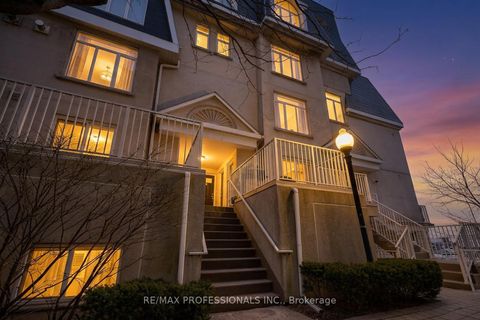 Photo 2 at 579 - 36 Stadium Road, Niagara, Toronto