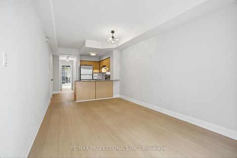 Photo 4 at 579 - 36 Stadium Road, Niagara, Toronto