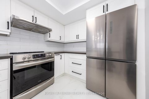 Photo 8 at PH104 - 335 WEBB Drive, City Centre, Mississauga