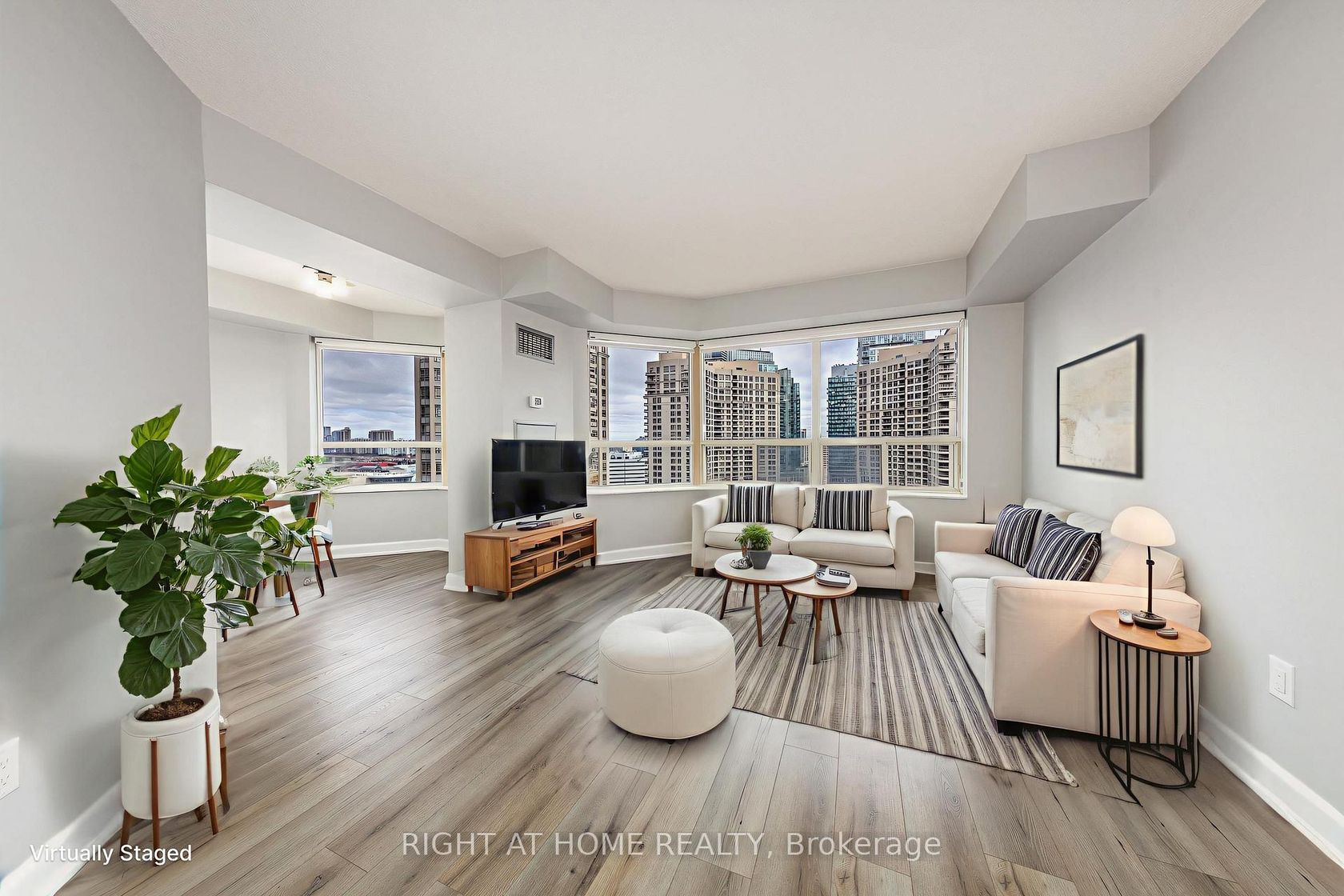 PH104 - 335 WEBB Drive, City Centre, Mississauga by Loree Meneguzzi Real Estate PH104 - 335 WEBB Drive, City Centre, Mississauga