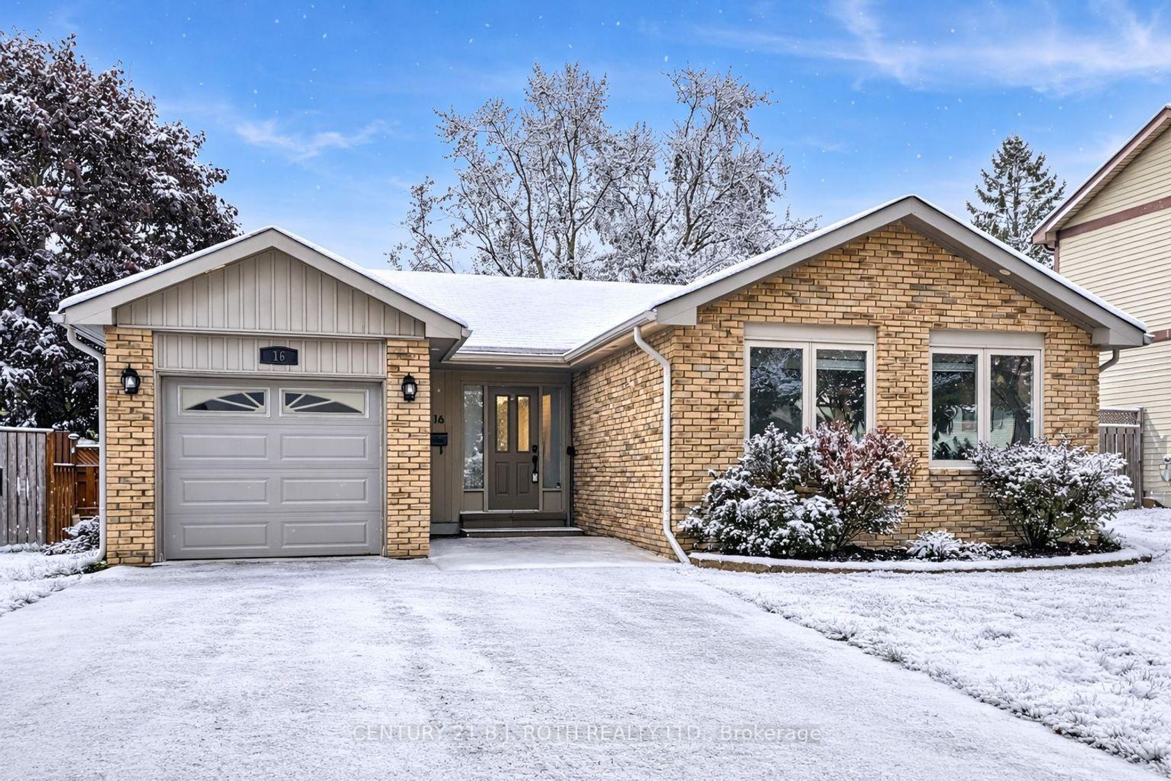 16 Gloria Street, Sunnidale, Barrie photo number 2