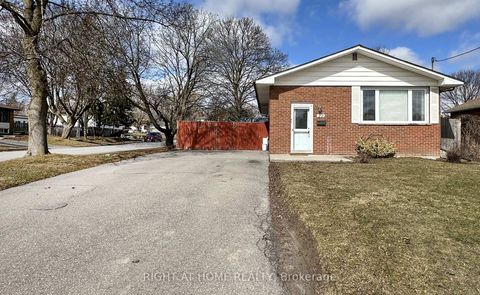 Photo 1 at 22 Sunset Road, Bowmanville, Clarington