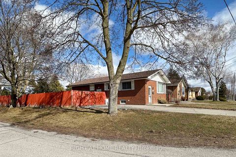 Photo 3 at 22 Sunset Road, Bowmanville, Clarington