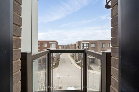 Photo 27 at 8208 Pine Valley Drive, East Woodbridge, Vaughan