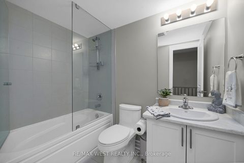 Photo 32 at 8208 Pine Valley Drive, East Woodbridge, Vaughan