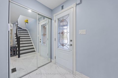 Photo 2 at 10 Crieff Avenue, Maple, Vaughan