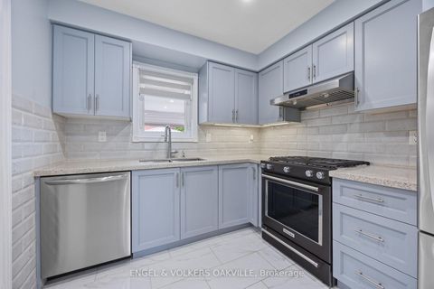 Photo 4 at 10 Crieff Avenue, Maple, Vaughan