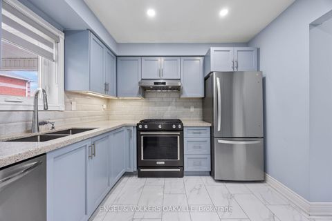 Photo 5 at 10 Crieff Avenue, Maple, Vaughan