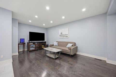 Photo 8 at 10 Crieff Avenue, Maple, Vaughan