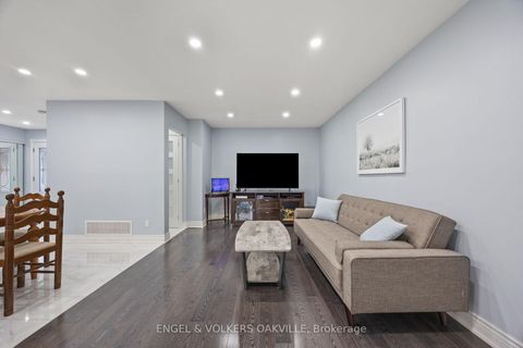 Photo 9 at 10 Crieff Avenue, Maple, Vaughan