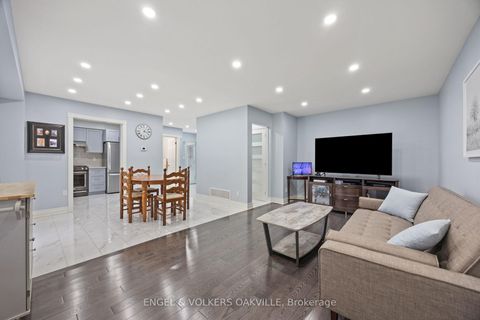 Photo 11 at 10 Crieff Avenue, Maple, Vaughan