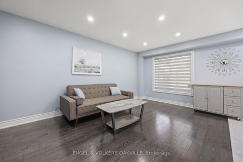 Photo 14 at 10 Crieff Avenue, Maple, Vaughan