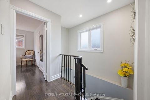 Photo 17 at 10 Crieff Avenue, Maple, Vaughan