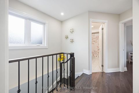 Photo 18 at 10 Crieff Avenue, Maple, Vaughan