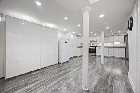 Photo 31 at 10 Crieff Avenue, Maple, Vaughan