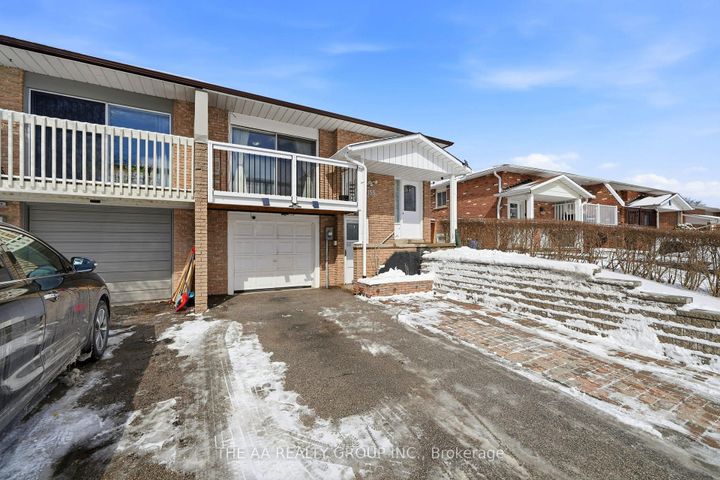 Photo 1 at 155 Britannia Avenue, Bradford, Bradford West Gwillimbury