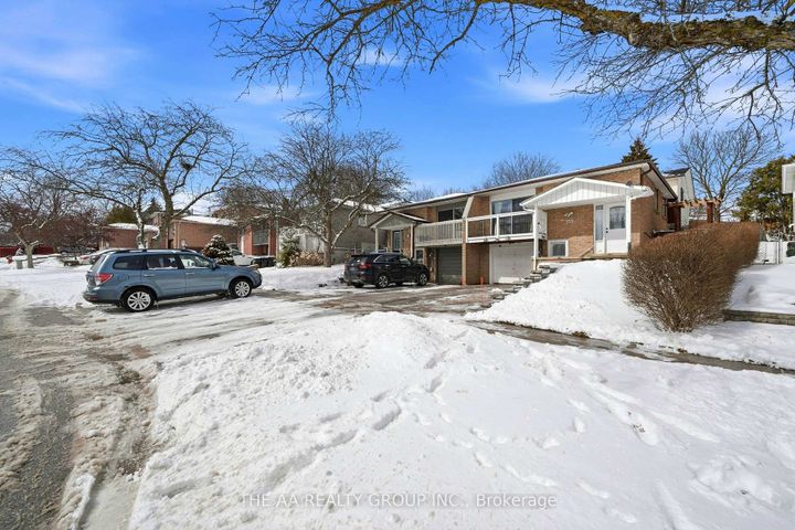 Photo 3 at 155 Britannia Avenue, Bradford, Bradford West Gwillimbury