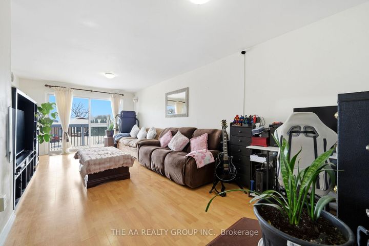 Photo 9 at 155 Britannia Avenue, Bradford, Bradford West Gwillimbury