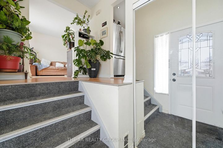 Photo 10 at 155 Britannia Avenue, Bradford, Bradford West Gwillimbury