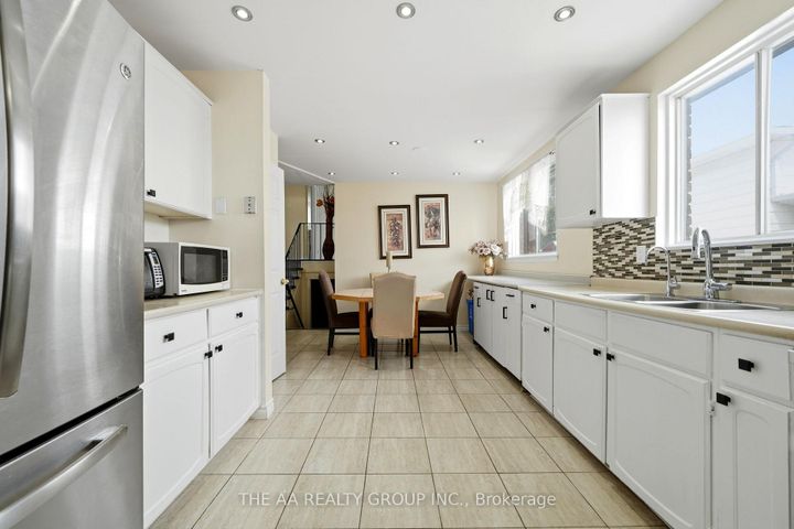 Photo 11 at 155 Britannia Avenue, Bradford, Bradford West Gwillimbury