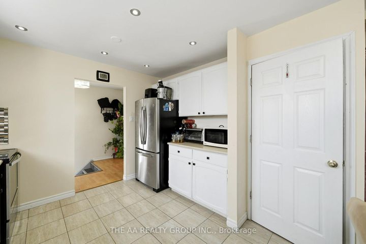 Photo 12 at 155 Britannia Avenue, Bradford, Bradford West Gwillimbury