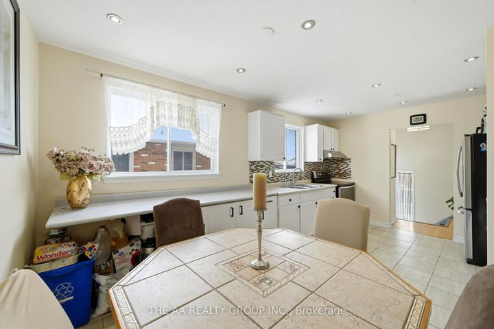 Photo 14 at 155 Britannia Avenue, Bradford, Bradford West Gwillimbury