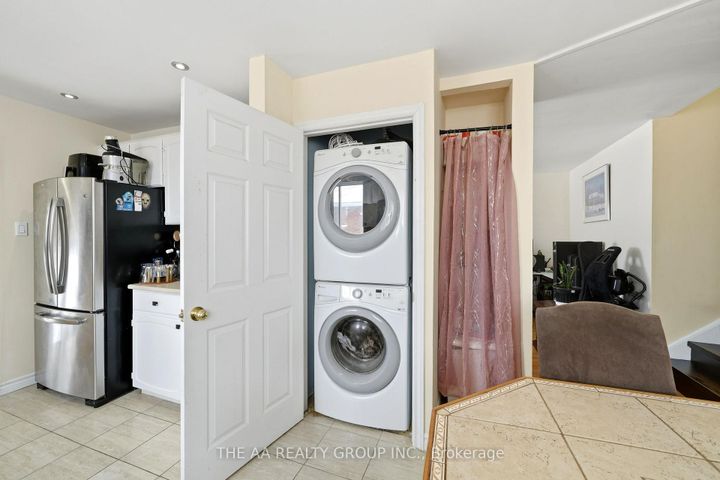 Photo 15 at 155 Britannia Avenue, Bradford, Bradford West Gwillimbury