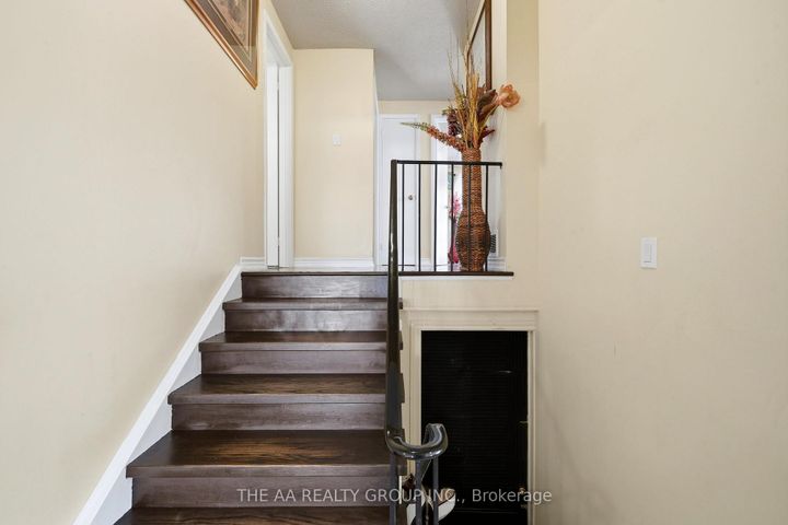 Photo 16 at 155 Britannia Avenue, Bradford, Bradford West Gwillimbury