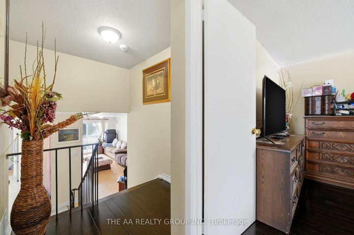 Photo 17 at 155 Britannia Avenue, Bradford, Bradford West Gwillimbury