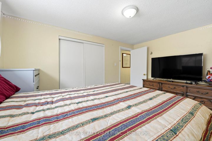 Photo 18 at 155 Britannia Avenue, Bradford, Bradford West Gwillimbury