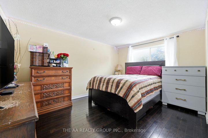 Photo 19 at 155 Britannia Avenue, Bradford, Bradford West Gwillimbury