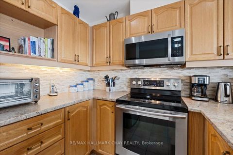 Photo 10 at 1404 - 2 Toronto Street, City Centre, Barrie