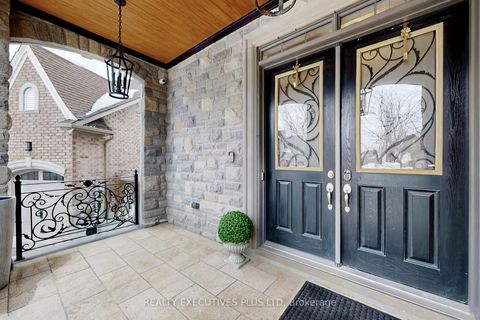 Photo 2 at 10 Sim Hill Crescent, King City, King