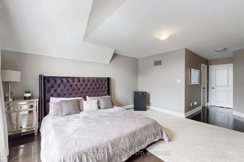 Photo 19 at 10 Sim Hill Crescent, King City, King