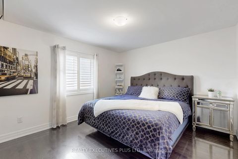 Photo 20 at 10 Sim Hill Crescent, King City, King