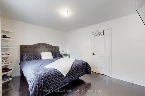 Photo 21 at 10 Sim Hill Crescent, King City, King