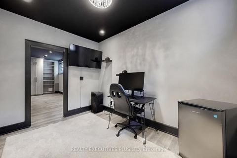 Photo 28 at 10 Sim Hill Crescent, King City, King