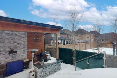 Photo 31 at 10 Sim Hill Crescent, King City, King