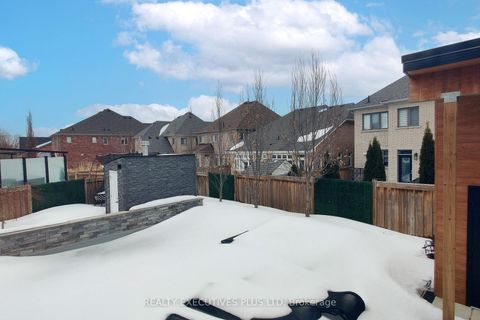 Photo 32 at 10 Sim Hill Crescent, King City, King