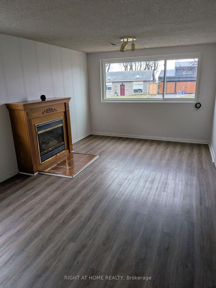 Photo 3 at 740 Stone Street, Lakeview, Oshawa