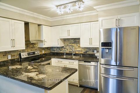 Photo 11 at 1111 - 256 Doris Avenue, Willowdale East, Toronto