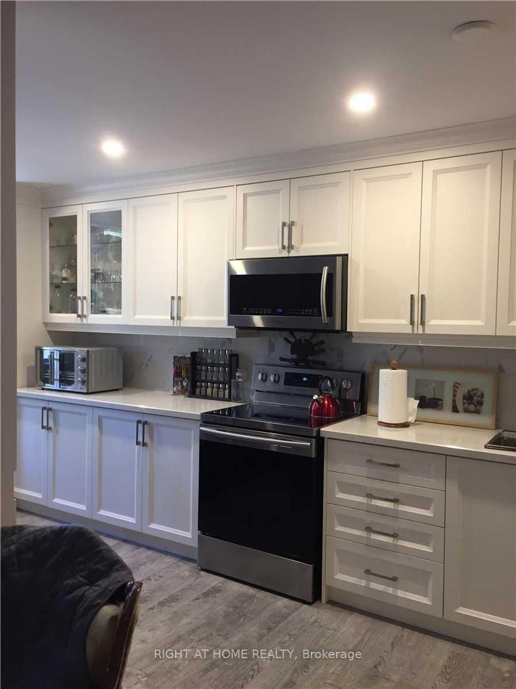 208 - 100 Dundalk Drive, Dorset Park, Toronto by Loree Meneguzzi Real Estate 208 - 100 Dundalk Drive, Dorset Park, Toronto