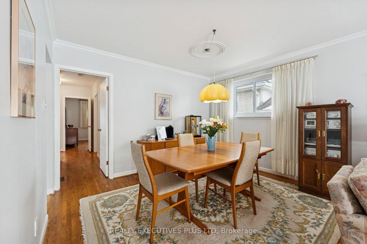 Photo 4 at 23 Helmsdale Crescent, Clairville, Toronto