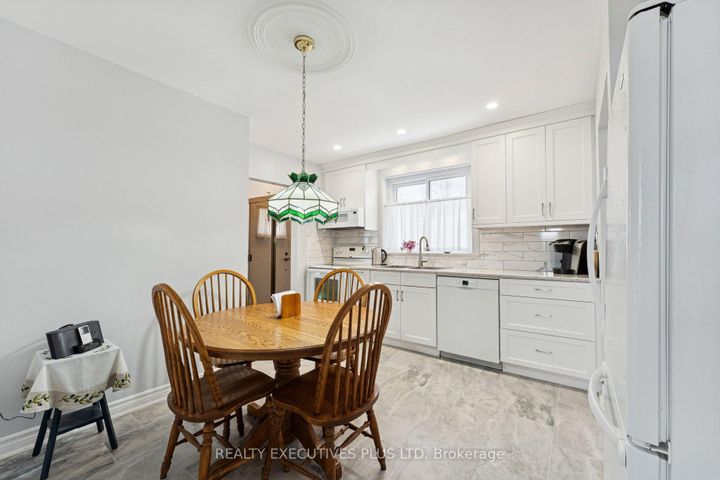 Photo 5 at 23 Helmsdale Crescent, Clairville, Toronto