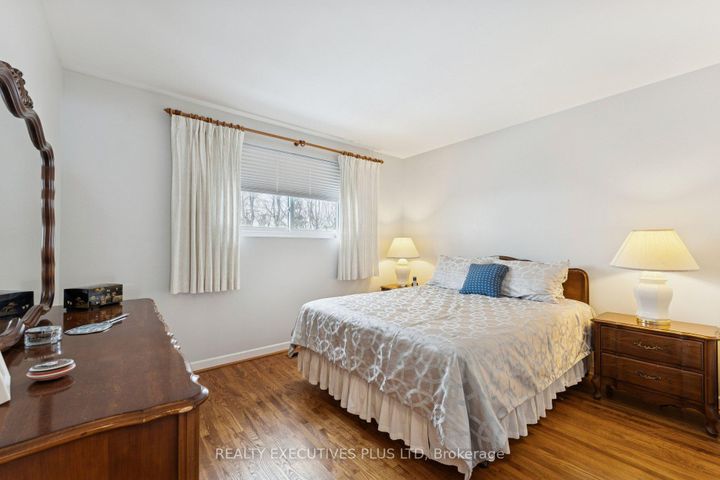 Photo 7 at 23 Helmsdale Crescent, Clairville, Toronto