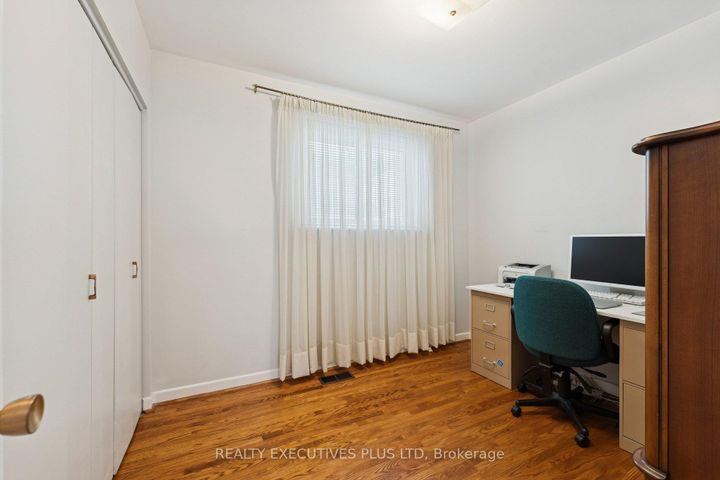 Photo 8 at 23 Helmsdale Crescent, Clairville, Toronto