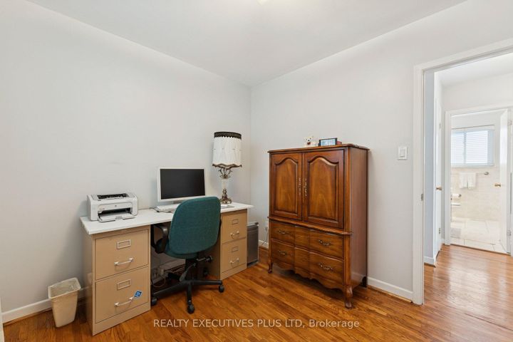 Photo 9 at 23 Helmsdale Crescent, Clairville, Toronto