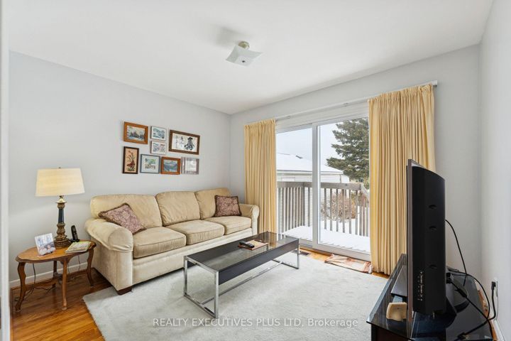 Photo 10 at 23 Helmsdale Crescent, Clairville, Toronto