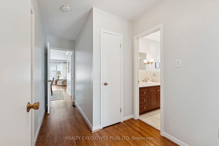 Photo 11 at 23 Helmsdale Crescent, Clairville, Toronto